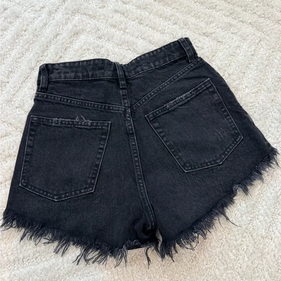 Women’s Zara High Waist Black Frayed Denim Shorts Size 0 - Picture 2 of 6
